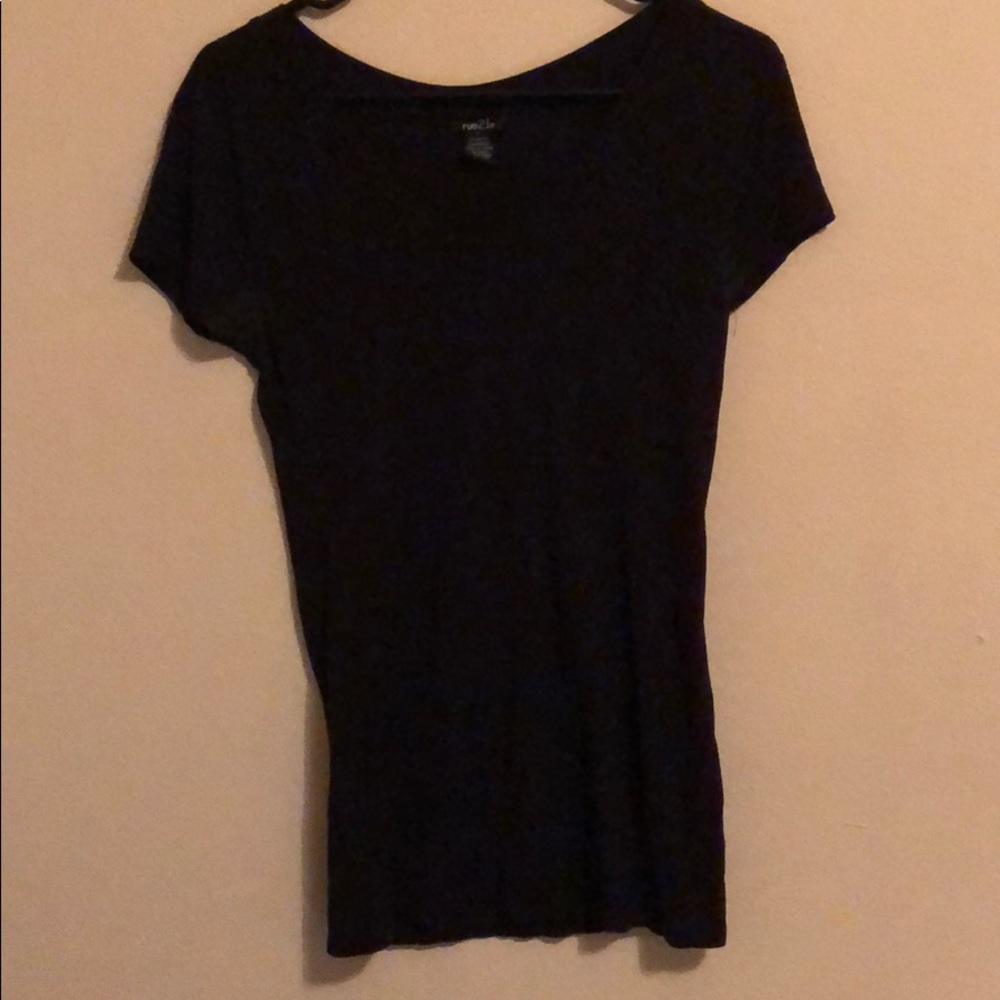 Plain black t shirt